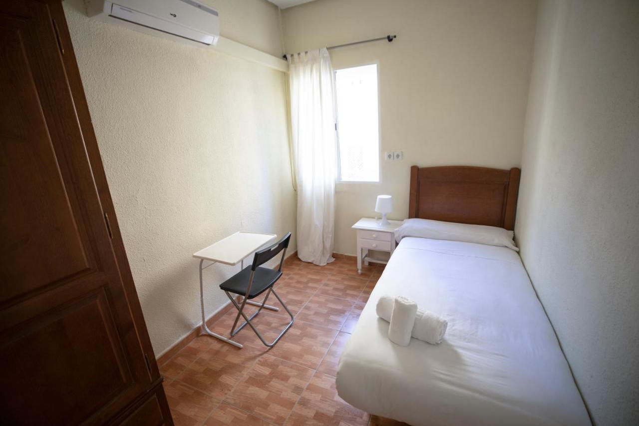 Hostal Los Perales Madrid Exterior photo A single room at a hostel in Spain