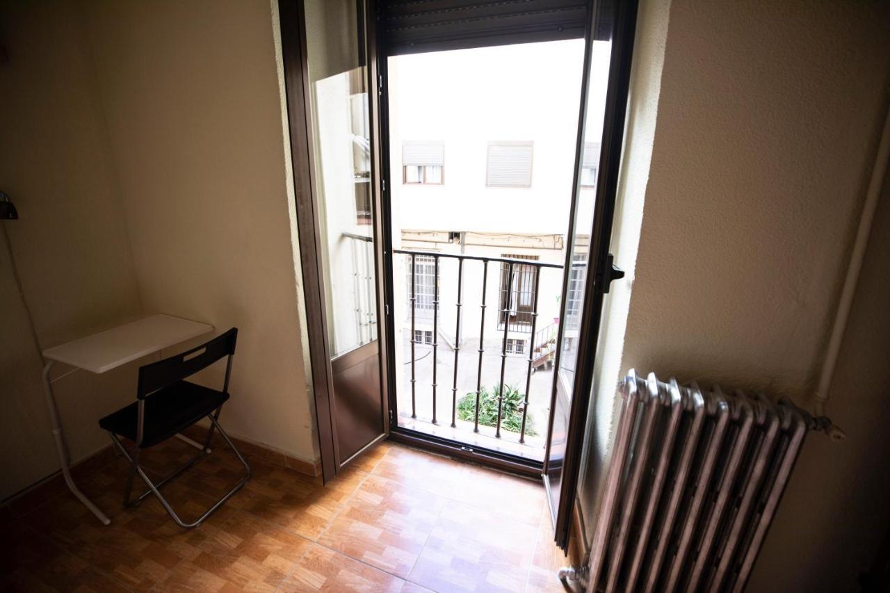 Hostal Los Perales Madrid Exterior photo A French door