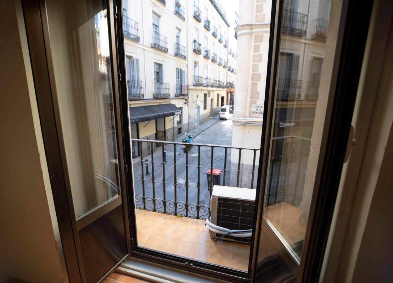 Hostal Los Perales Madrid Exterior photo A French window