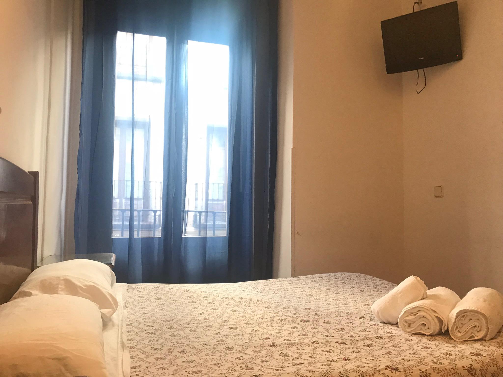 Hostal Los Perales Madrid Exterior photo A room at the hotel