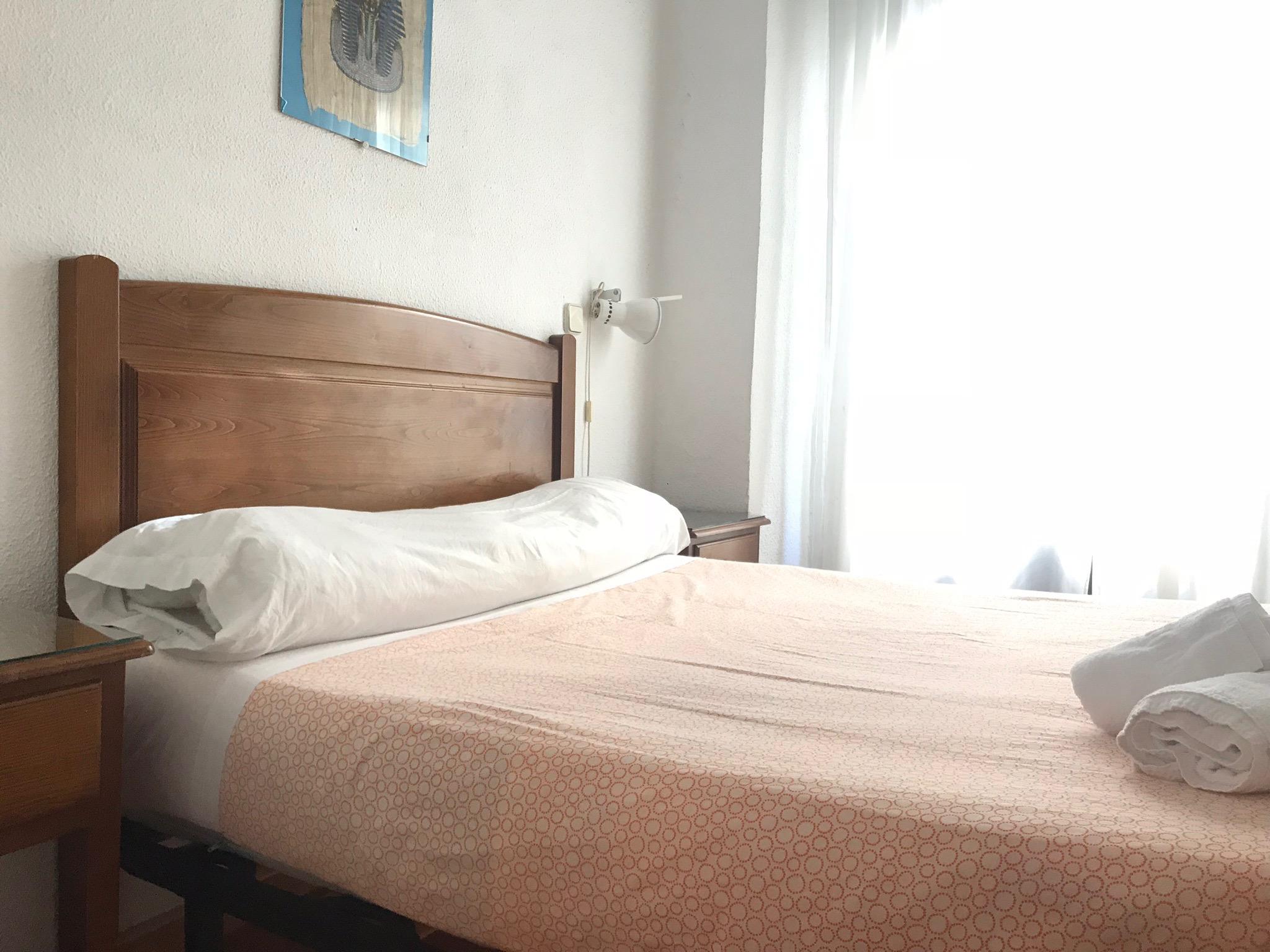 Hostal Los Perales Madrid Exterior photo A bed