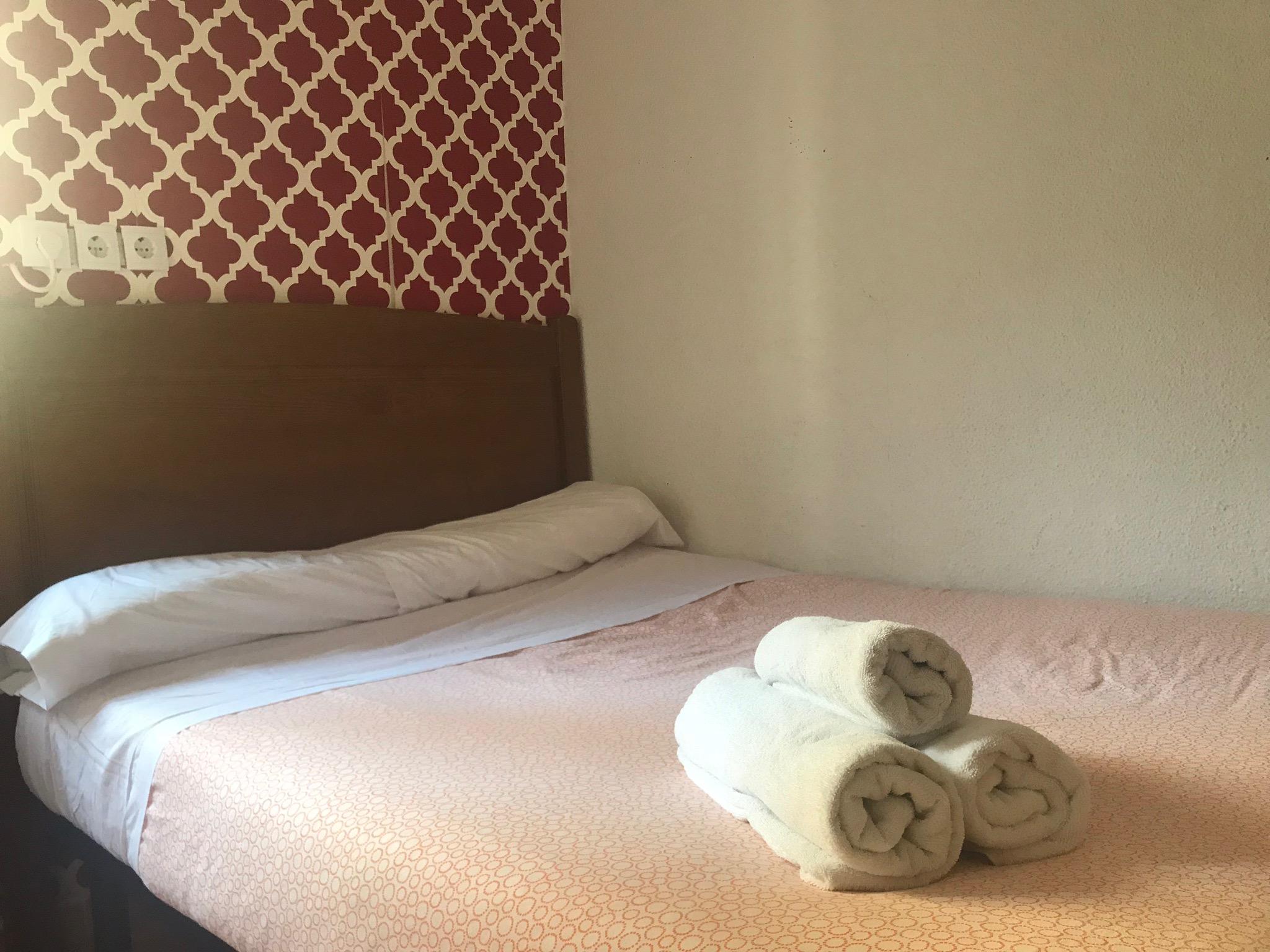 Hostal Los Perales Madrid Exterior photo A bed with towels